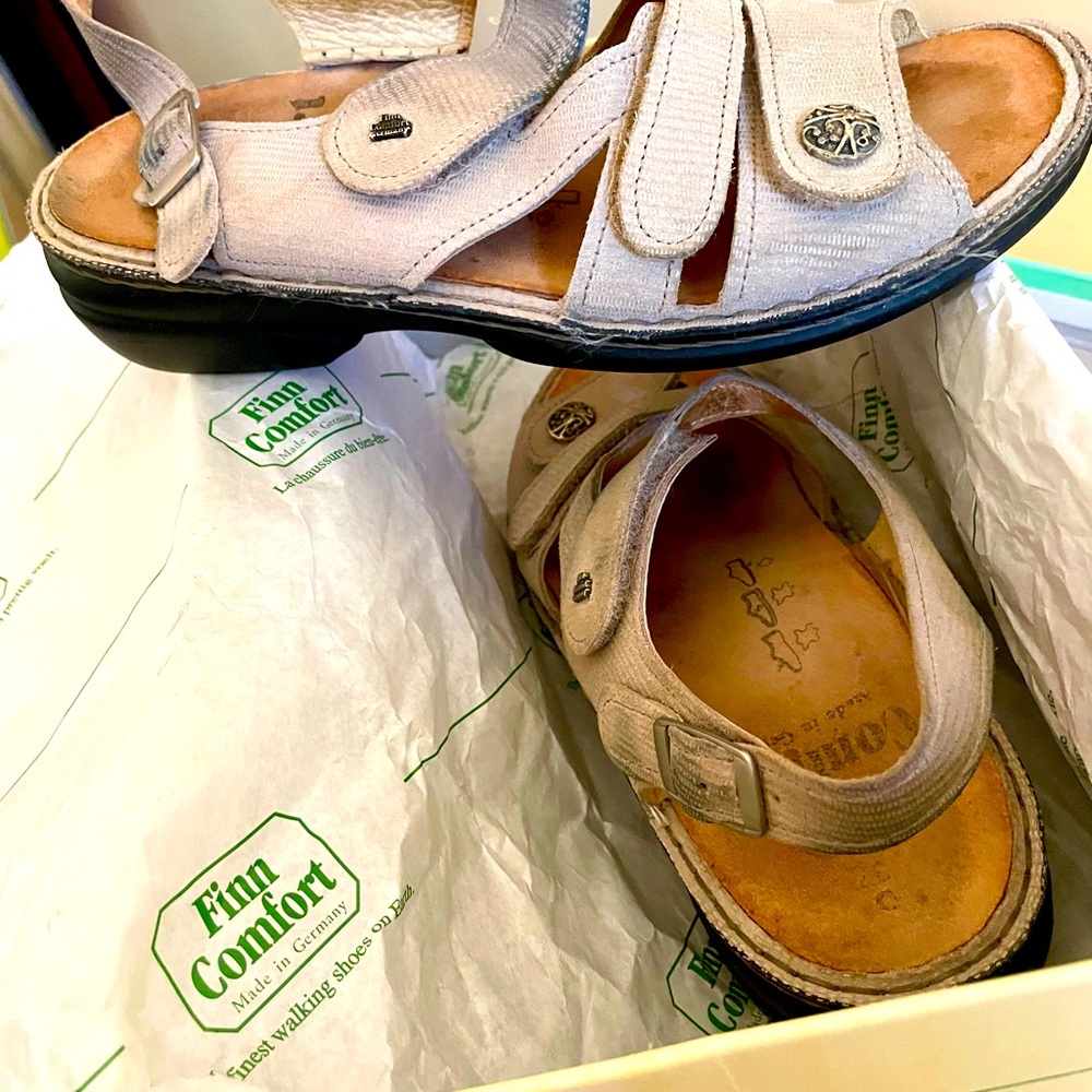 Finn Comfort Sandals in original box with paperwork! Sand Color Size 6 1/2 EU 37